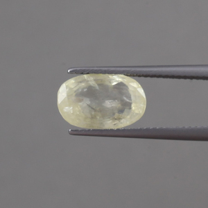 พลอยแซฟไฟร์สีเหลืองธรรมชาติแบบเม็ดเดี่ยว |   รูปไข่ขนาด 12x8 มม. น้ำหนัก 4.81 กะรัต |   เครื่องประดับที่ผ่านการเคลือบแว็กซ์/น้ำมันเปลี่ยนสีได้ ได้รับการรับรองจาก IGI - Product Image 1