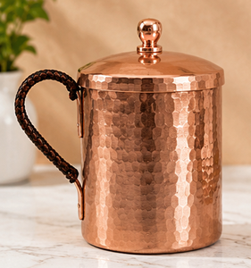 Mug vintage en cuivre martelé avec couvercle et poignée tressée – Vaisselle écologique pour la maison – Chope isotherme vintage pour boissons - Product Image 4