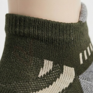 Chaussettes pour hommes à motif géométrique, tricotées, respirantes, en coton et élasthanne, pour un usage quotidien en automne, style classique - Product Image 4