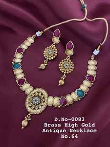 Conjunto de Collar con Colgante Floral de Latón Antiguo Dorado de Alta Calidad con Pendientes - Product Image 2