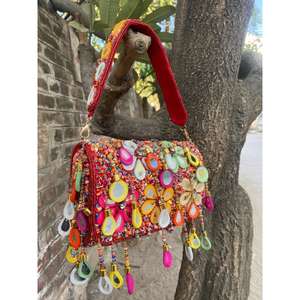 HUMRAN EXPORT HE-2825 Bolsas con Forma de Almohada con Patrón de Piedra y Material de Cuentas Al por Mayor - Product Image 1