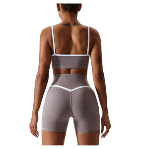 Conjunto Deportivo de Dos Piezas para Mujer: Sujetador Deportivo Sin Costuras con Tejido Acanalado y Pantalones Cortos de Yoga con Costuras en Contraste, Ropa Deportiva de Alto Impacto - Product Image 3