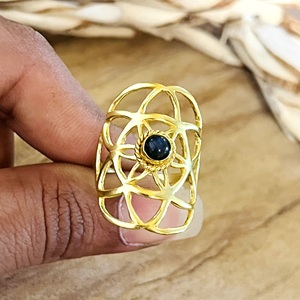 Bague en laiton plaqué or 18 carats pour femme, design bohème tendance, motif géométrique en treillis avec pierres précieuses et onyx noir, style tribal, pour la vente en gros/OEM/ODM - Product Image 4