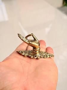 Crochet mural décoratif vintage en laiton, style classique, idéal pour suspendre des parapluies, des imperméables et des articles utilitaires, provenant d'Inde. - Product Image 2