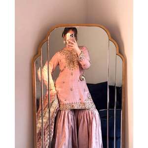 ชุด L สีชมพูสำหรับงานปาร์ตี้ชุดกระโปรงด้านบนล่างและชุด Dupatta จากนักออกแบบ JD - Product Image 2