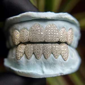 Joyas Dentales Diamond Grillz Fabricadas en India para Eventos de Estilo Hip Hop y Moda Urbana Disponibles a un Precio Competitivo - Product Image 6