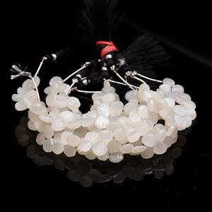 ลูกปัดหินมูนสโตนสีขาวธรรมชาติแกะสลักจากเปลือกหอย เจาะรูด้านข้าง ขนาด 9-10 มม. ลูกปัดมูนสโตนแกะสลักด้วยมือ สำหรับทำเครื่องประดับ ขายส่ง - Product Image 2