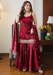 Conjunto de Shalwar Kameez Rojo, Tela de Terciopelo, Traje Pathani, Dupatta con Borde Bordado, Ropa Festiva - Product Image 2