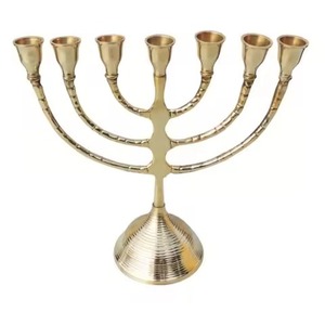 Ménorah en laiton doré avec motif étoile de David pour les activités religieuses de Hanouka, porte-bougie en métal durable - Product Image 1