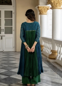 Ensemble Kurta, Palazzo et Dupatta brodés et ornés KV pour femmes - Product Image 5