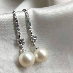 Boucles d'oreilles en argent S925 de haute qualité, perles rondes d'eau douce lisses de 9 à 10 mm avec zircone cubique dense, crochet d'oreille généreux - Product Image 2