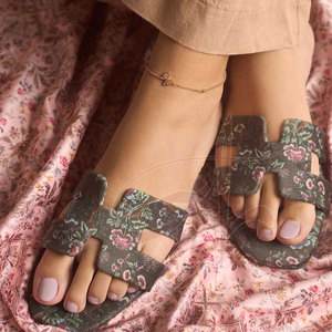 Sandales antidérapantes en velours avec semelle extérieure en cuir véritable, motif floral intégral tendance et de haute qualité, imprimé Santique Blossom - Product Image 2