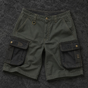 Shorts cargo Y2K personnalisés pour hommes, surdimensionnés, vert forêt foncé, en ripstop, style streetwear tactique avec panneaux de poches noirs - Product Image 1