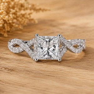 Bague de Mariage en Or Massif 10K 14K 18K, Modèle Torsadé Pavé, avec Diamants de Laboratoire Ronds et Taille Princesse, Couleur DEF, Pureté VS VVS, Certifiés IGI - Product Image 4