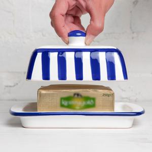 Pot à beurre classique rayé avec couvercle à prise facile, plateau large, finition émaillée durable, élégant récipient de rangement pour beurre de comptoir de cuisine - Product Image 3