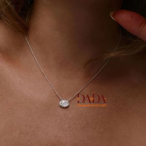 Collier Pendentif Halo Diamant Ovale Contemporain, Collier Charme Solitaire pour Femme, Chaîne Fine en Or, Bijou Tendance Quotidien - Product Image 4