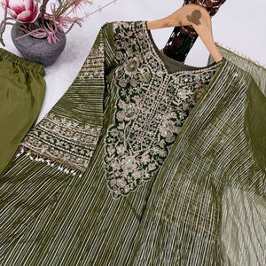 Haut en tissu nylon épais brodé avec des sequins et des patchs, accompagné d'un pantalon palazzo en soie douce et d'un dupatta, entièrement cousu, tailles M, L, XL et XXL. - Product Image 1