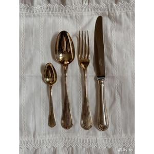Ensemble de couverts de luxe 4 pièces, finition dorée, cuillère, fourchette, couteau en métal, design classique, passe au lave-vaisselle, ensemble de couverts de table pour mariage - Product Image 1