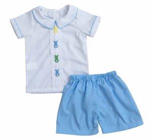Ensemble chemise garçon : Haut blanc avec boutons colorés et short bleu ciel – Tenue décontractée avec nœuds français faits à la main – Journée Ester - Product Image 1