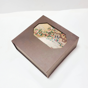 Boîtes cadeaux en papier avec un design créatif et une structure durable, adaptées à l'emballage d'événements et à la présentation en magasin - Product Image 1