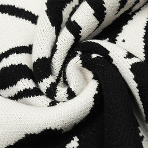 Pull tricoté rétro pour homme avec logo personnalisé OEM, style streetwear hip-hop, en laine acrylique noire avec motif tête de mort blanche pour l'automne - Product Image 5