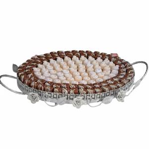 Bandeja ovalada de metal plateado de calidad deluxe para servir chocolate, con asas florales, de acero inoxidable, para dulces y postres, ideal para fiestas. - Product Image 1