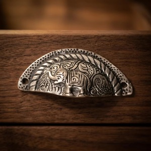 Poignée de tiroir en fonte au design éléphant industriel traditionnel pour commode, armoire, salon et décoration de meubles de salle à manger - Product Image 1