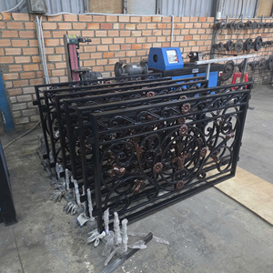 Rampe de balcon décorative en fer forgé pour maisons modernes, offrant des vues extérieures élégantes et une sécurité durable – Disponible dès aujourd'hui aux États-Unis - Product Image 4