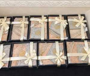Coffret gris avec calligraphie dorée, design arabe, Coran, livre musulman, présentation élégante pour les cadeaux du Ramadan et de l'Aïd - Product Image 3