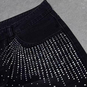 Shorts Bermuda en jean noir pour homme, taille mi-haute, fermeture boutonnée, motif à pois pailletés, style urbain, tissu tissé - Product Image 4