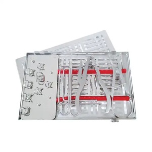 Kit de Digue Dentaire en Caoutchouc Certifié CE, Classe I, Composants en Acier Inoxydable, Poignée Ergonomique, 12 Positions de Mâchoires, Réutilisable, Manuel - Product Image 1