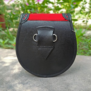 Sporran en cuir vegan avec emblème Shuriken en velours rouge, Sporran à fermoir à broche, Sporran traditionnel pour kilt avec ceinture en chaîne de cuir - Product Image 6