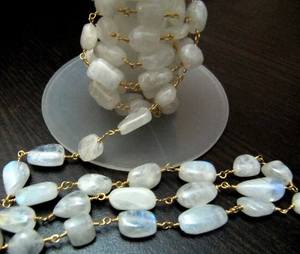 Chaîne de chapelet en pierre de lune arc-en-ciel blanche naturelle, forme de pépite roulée, lisse et unie - Product Image 3
