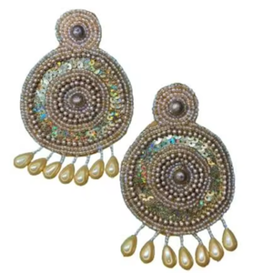 Pendientes Bordados con Hilo Metálico, Diseño Ligero Hecho a Mano para Fiestas y Graduaciones, Personalizados por MD HANDICRAFTS - Product Image 1