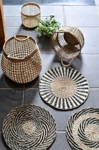 Posavasos de Ratán en Espiral Zigzag Exótico, Negro Beige, Hecho a Mano, Material Natural Sostenible, Tapete para Bebidas, Estilo Bohemio, Resistente al Calor - Product Image 4