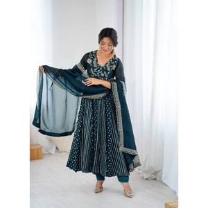 ชุดราตรี Anarkali XL ดีไซเนอร์พร้อมงานเย็บปักถักร้อยตามลำดับ - Product Image 1