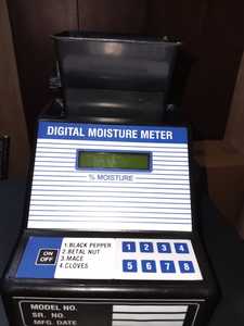 Medidor de Humedad de Granos Digital MAYALAB |   Práctico Medidor de Grano con Pantalla LCD, Alimentado por Batería de 9V CC, Garantía de 6 Meses, Rango de Medición de 5-40% - Product Image 4