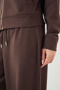 Pantalon de jogging ample marron pour femme en polyester et coton, longueur intégrale, avec logo personnalisé, idéal pour les tenues décontractées. - Product Image 4