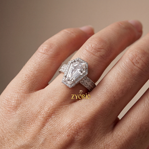 Bague de fiançailles en diamant de laboratoire taille cercueil avec pierres d'accentuation, bijoux de mariée d'inspiration gothique pour mariage, fête ou demande en mariage - Product Image 6