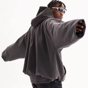 Survêtements personnalisés pour femmes, grammage lourd 500 GSM 350 GSM, en molleton polyester/coton, avec broderie, comprenant un sweat à capuche oversize et un short - Product Image 4