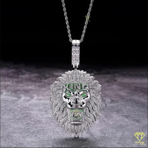 Colgante con diseño de cara de león en plata de ley 925 con piedras de diamante de laboratorio VVS para joyería hip hop. - Product Image 2