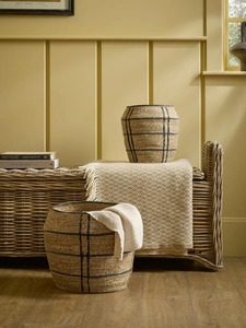 Juego de 2 cestas redondas de mimbre marino con rayas negras irregulares. Cesta de almacenamiento hecha a mano. Venta al por mayor. Ecológico. Hecho en Vietnam. - Product Image 2