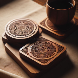 Sous-verres carrés et ronds faits à la main en bois d'acacia protégeant votre table des taches de café et des résidus de verre avec un design inspiré - Product Image 3