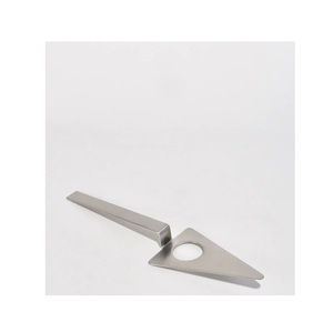 Couverts en métal : Essentiels de table distingués, conçus pour favoriser des arrangements culinaires élégants et une hospitalité raffinée - Product Image 3