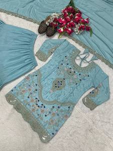 Ensemble de robe traditionnelle indienne pakistanaise bleu clair brodée pour femmes avec travail de sequins floraux, coupe régulière, longueur midi - Product Image 1