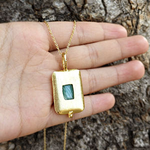 Collier pendentif en amazonite, pierre naturelle, bijoux géométriques modernes, en laiton massif plaqué or 18 carats, avec chaîne en câble. - Product Image 6