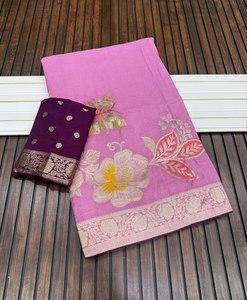 Sari jacquard élégant teint à la main avec grand motif papillon et pallu de créateur - Product Image 1