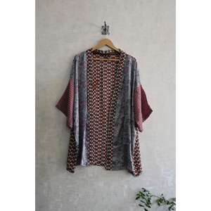 Kimono Corto de Seda India Hecho a Mano para Mujer, Estampado, para Dormir, Descansar y Spa - Product Image 2