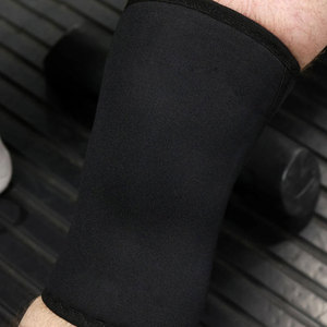 Genouillère Unisexe Noire à Enfiler, Respirante en Spandex et Polyester, Confortable, Protection Essentielle pour le Sport et le Fitness - Product Image 5