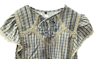 Blusa de Algodón a Cuadros para Mujer con Ribete de Encaje, Manga con Volantes, Cuello en V, Corte Holgado, Estilo Prairie Chic, Ropa Casual de Primavera/Verano - Product Image 5